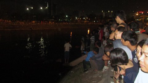 Hà Nội: Cháu bé chết thảm trong công viên