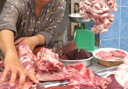 Thịt sống đầy khuẩn tiêu chảy, thương hàn...