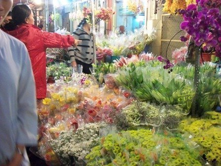 Phụ huynh đau đầu ngắm dáng cô để chọn quà tặng