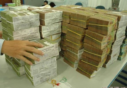 Ngân hàng không dám mạnh tay đòi nợ