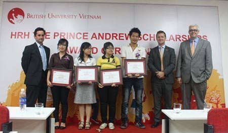 Học bổng Hoàng tử Andrew - Du học Anh ngay tại Việt Nam