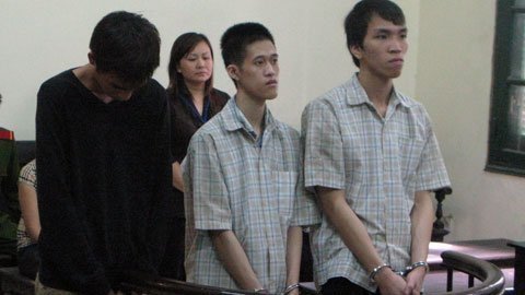 Chết lặng khi con trai vung dao giết bác ruột