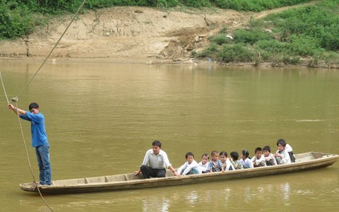 Đánh đu với tính mạng trên những chuyến 'đò dây'