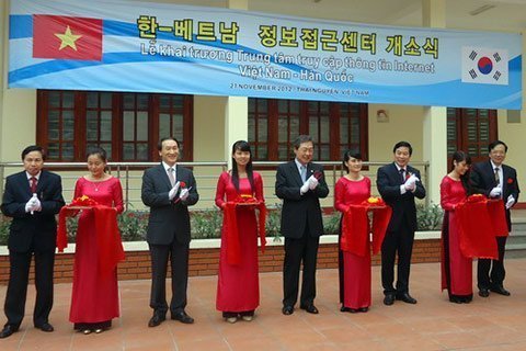Khai trương trung tâm Internet Việt-Hàn tại Thái Nguyên