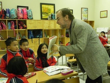 Được dạy tiếng nước ngoài với môn khoa học tự nhiên