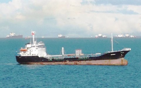 Cứu 9 thuyền viên nước ngoài bị cướp biển