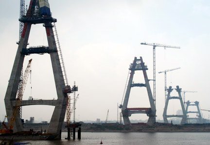 Cầu dây văng lớn nhất VN lỗi hẹn?