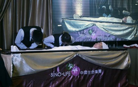 Kỳ lạ dịch vụ massage cho cả người chết