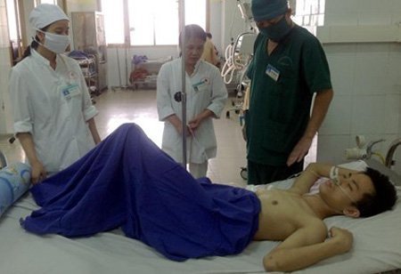 5 học sinh bị truy sát kinh hoàng