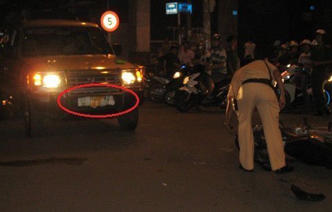 Xe biển xanh gây tai nạn, PV bị rượt đuổi