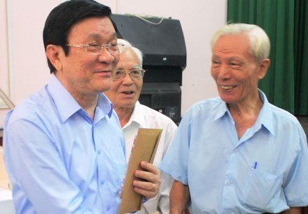 Cử tri bức xúc chuyện 'hộ chiếu lưỡi bò' TQ