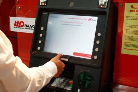 “Chạm” để thanh toán với MDB Debit Card