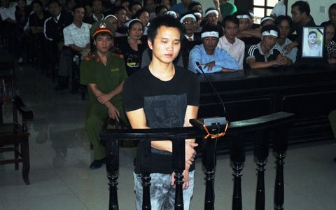 Khách làng chơi giết tú bà lĩnh án 18 năm