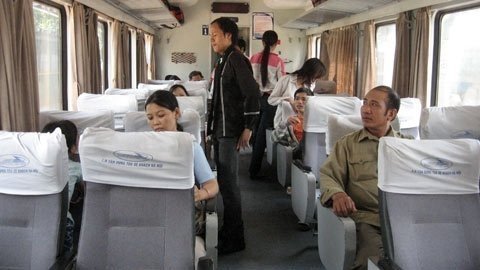 Ga Sài Gòn bán vé tàu Tết, giao tận nhà