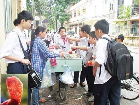 Giật mình... thịt hổ khô trước cổng trường