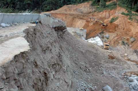 Sập thủy điện gây chết người: Làm sai thiết kế?