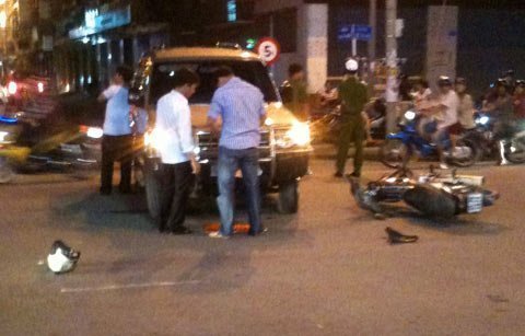 Hình ảnh bịt BKS xe biển xanh gây tai nạn