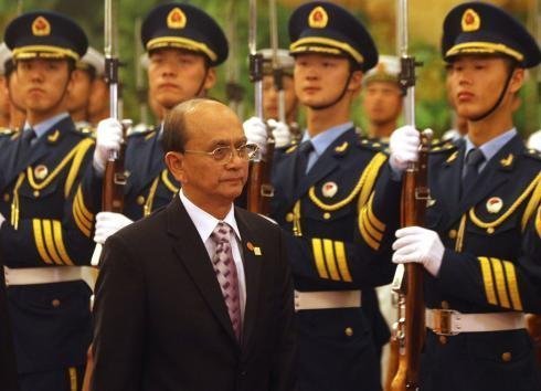 Tạo khoảng cách với Trung Quốc