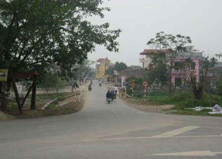 Khoác áo chống đạn làm loạn xóm làng vì sĩ diện với gái?