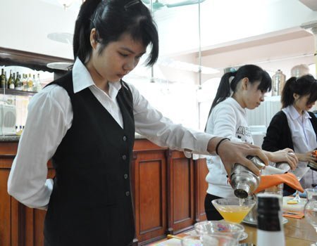 Sinh viên cần đồng phục, giáo trình của trường?