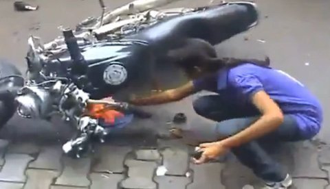 Đốt xe vì bị sàm sỡ