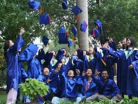 Mỏi mòn tìm việc, sinh viên ra trường làm công nhân