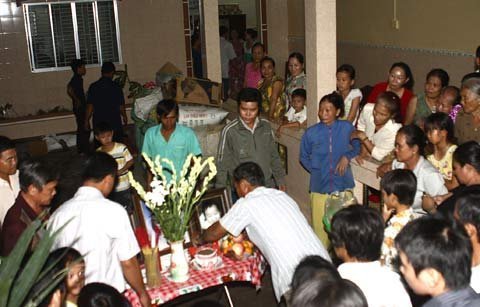 Di hài cô dâu Việt nhảy lầu về đến quê hương