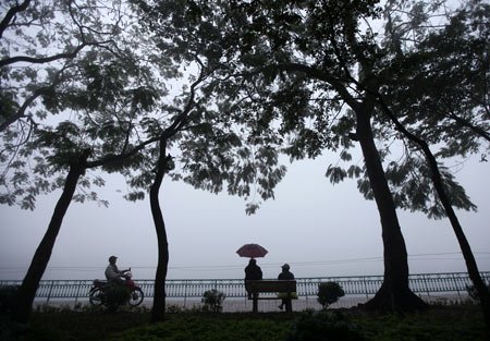 Hà Nội mờ mịt trong sương mù