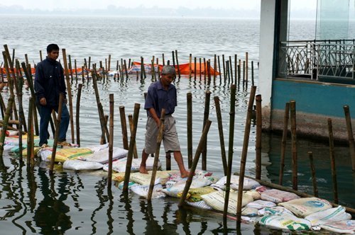 Nghệ sĩ bức xúc vì Hãng phim truyện VN bị xâm hại