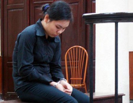 Rơi lệ bào chữa cho người mẹ ném con xuống giếng