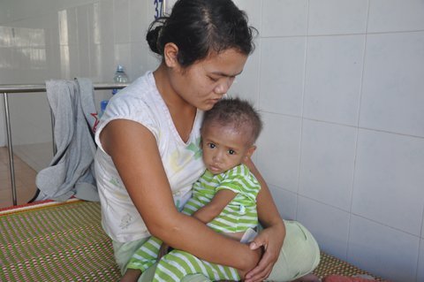 Mong manh sự sống của cậu bé người Mơ Nông
