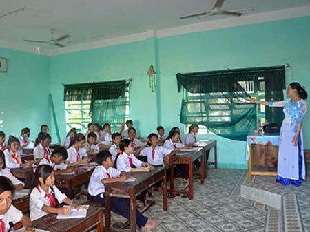 Hàng trăm giáo viên bị đòi nợ?