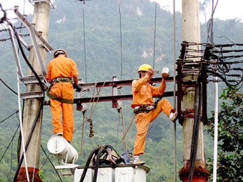 Chê việc, công nhân thuê người 'thế mạng'