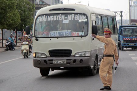 Kiểm tra chất lượng xe khách vào dịp tết