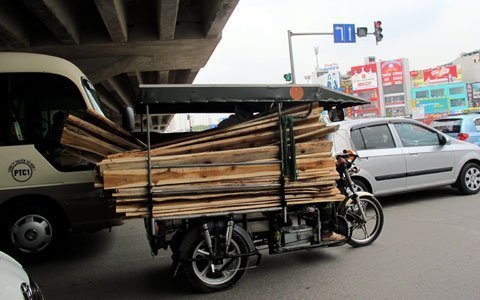 Hà Nội khó xử lý xe ba bánh giả danh thương binh