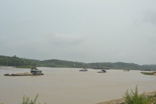 Làm rõ việc ‘bảo kê’ khai thác khoáng sản trái phép