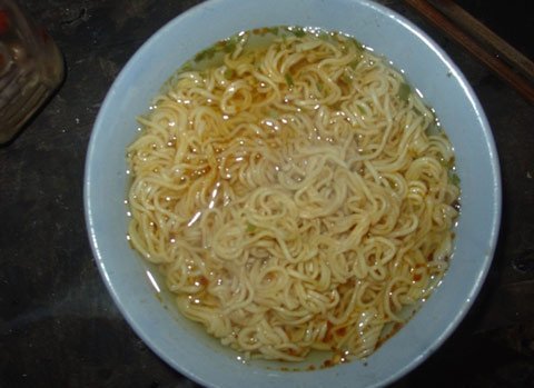 Mỳ tôm chiên sấy trăm độ vẫn có đỉa?