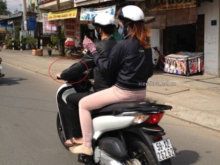 Xe xịn, biển đẹp vô tư… phạm luật