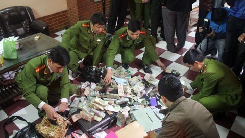 Thời sự trong ngày: Đại gia đánh bạc bằng tiền công