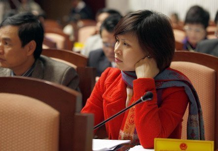 Sốt ruột đất vàng hoang giữa thủ đô