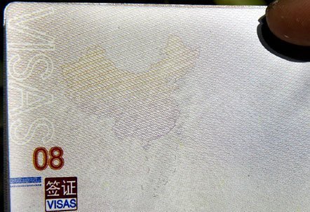 Philippines ngừng đóng dấu vào hộ chiếu 'lưỡi bò' TQ