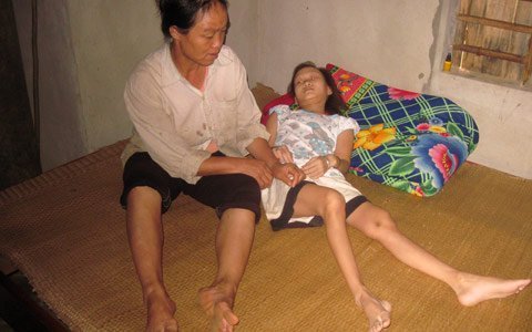 Cám cảnh cô bé 16 tuổi học chưa qua lớp 5