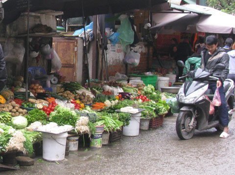 Lạnh tăng cường, rau xanh tăng giá