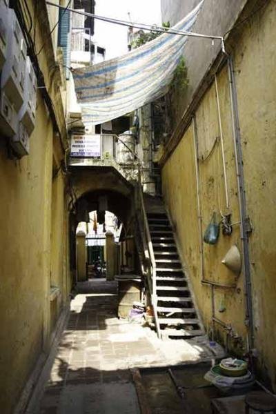 Về phố cổ nghĩ vẩn vơ