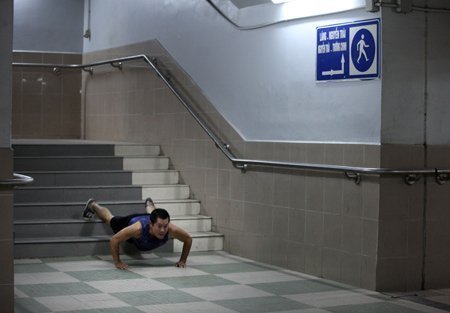 Người Hà Nội rèn sức khỏe dưới lòng đất