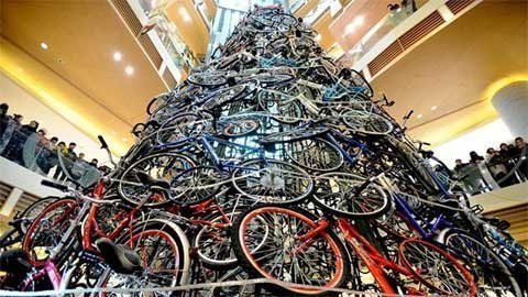 Những cây thông Noel độc đáo đến kỳ quặc