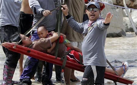 Những hình ảnh không thể cầm lòng về bão Bopha