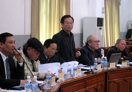 Trao quyền phản biện không thể khóa trái cửa