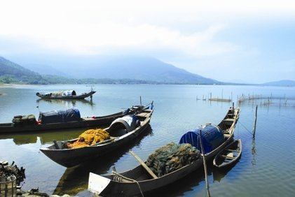 Ngôi trường bên phá Tam Giang