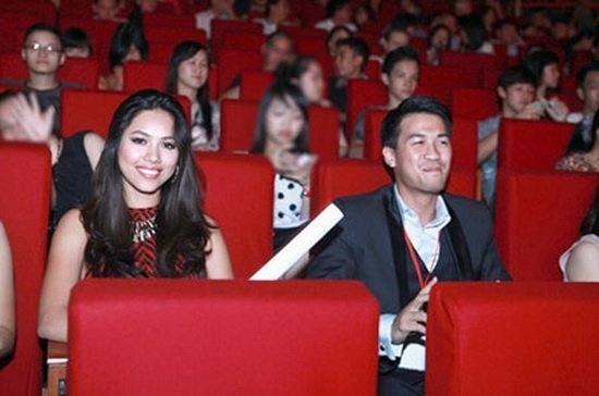 Hoàng My 'mèo vờn chuột' với truyền thông?